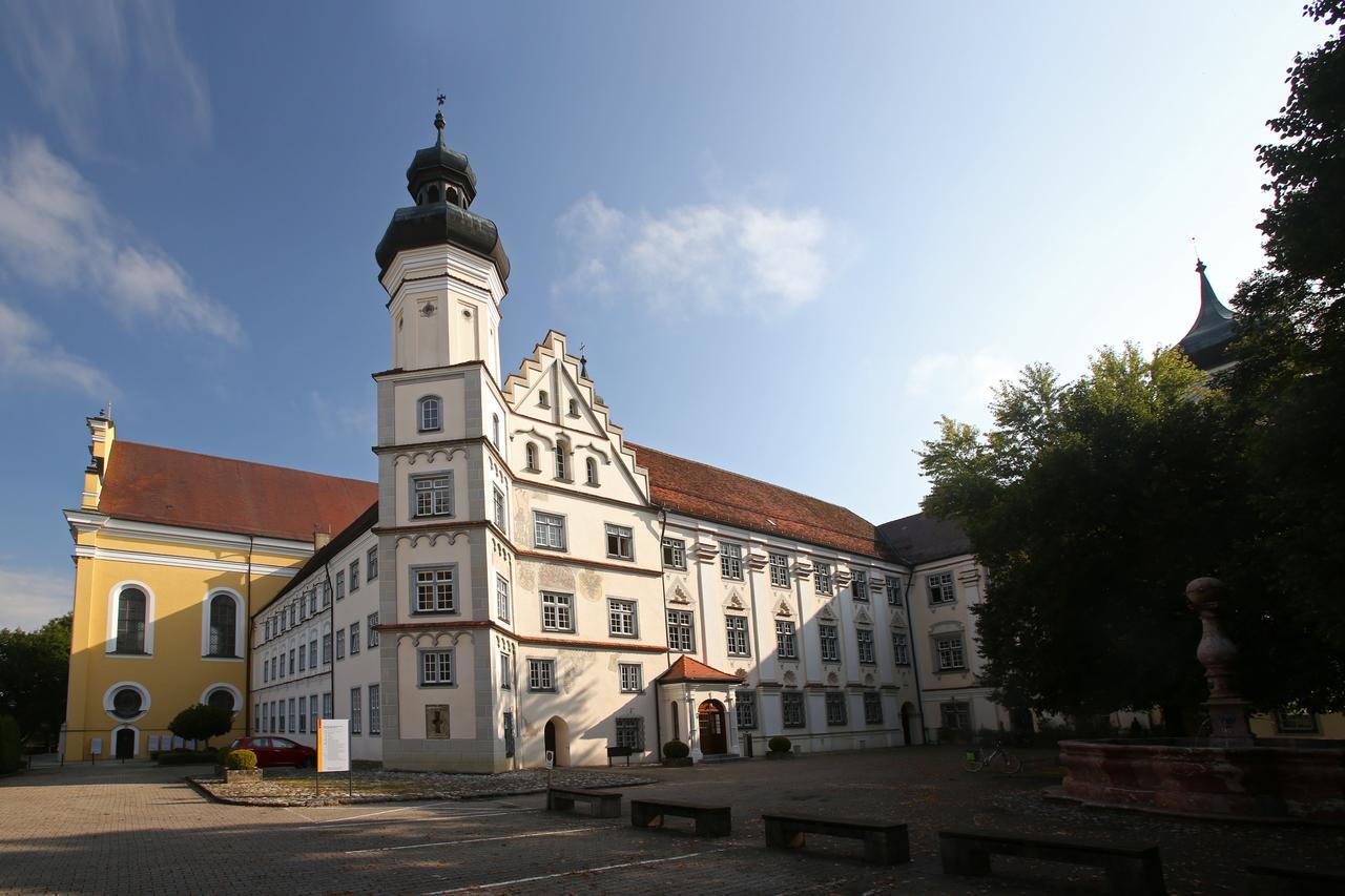 Jugendhaus St. Norbert Hotel Rot an der Rot Exterior photo